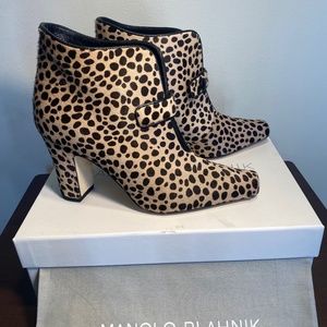 Manolo Blahnik size 37 (7 USA) Calf Hair Leopard Print Balisa Booties